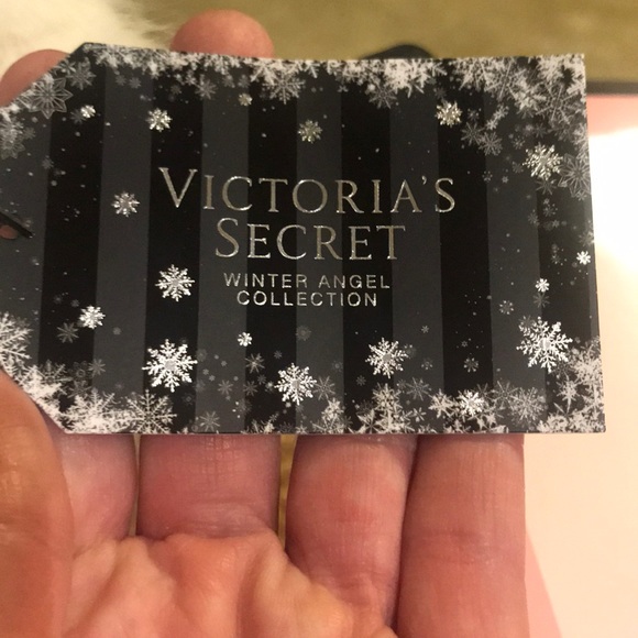 BNWT Victoria Secret winter ❄️ hat - Picture 5 of 5